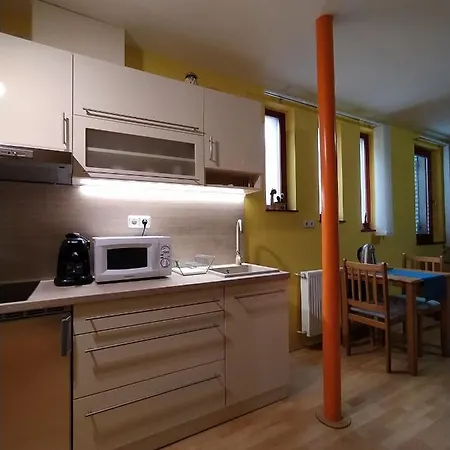 Keltaur With Garage Pětikostelí
